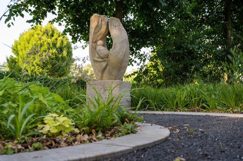 Datei:Sternkinderdenkmal-nah.jpg